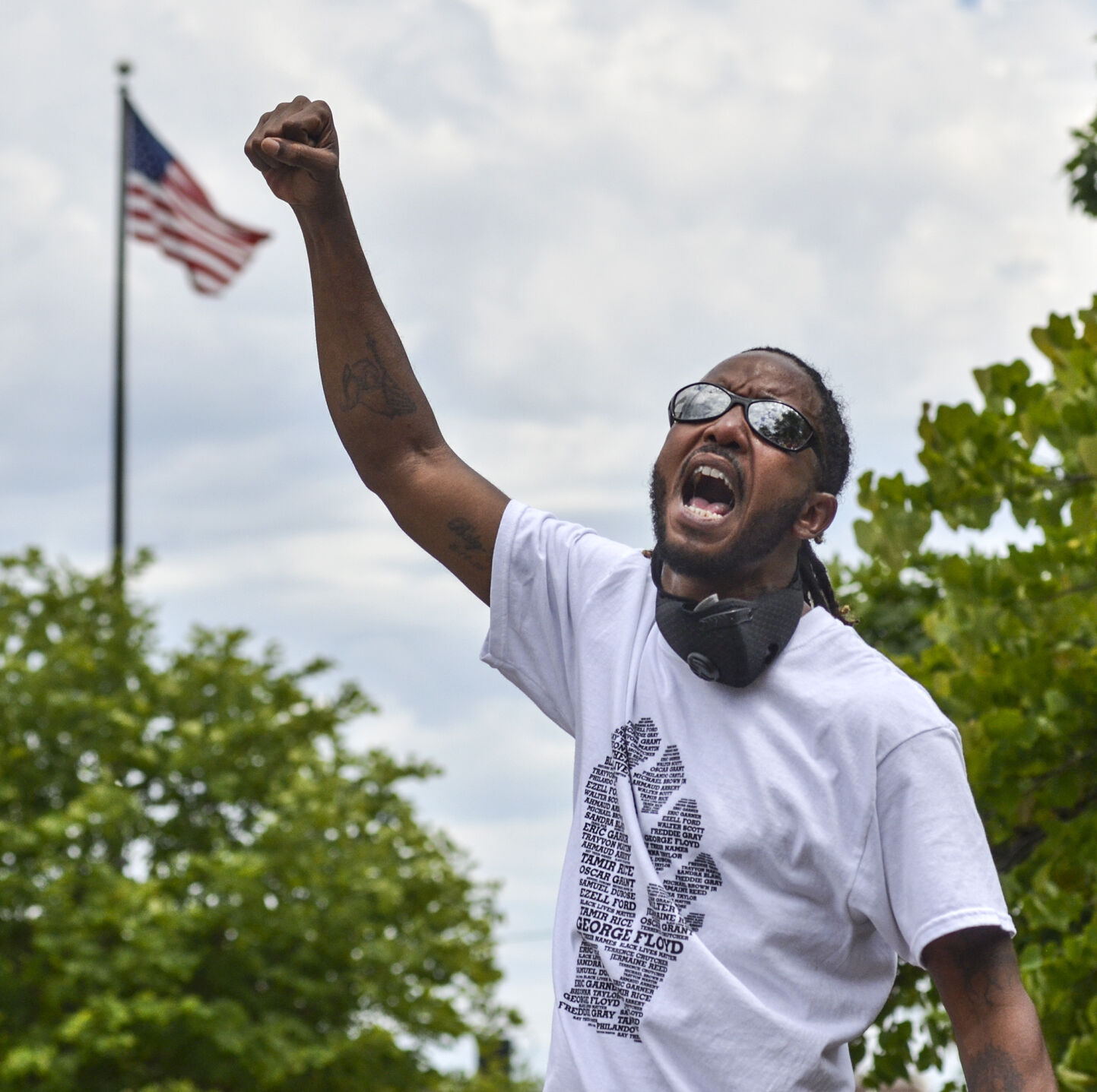 MET 060620 Erick Beverly Flag